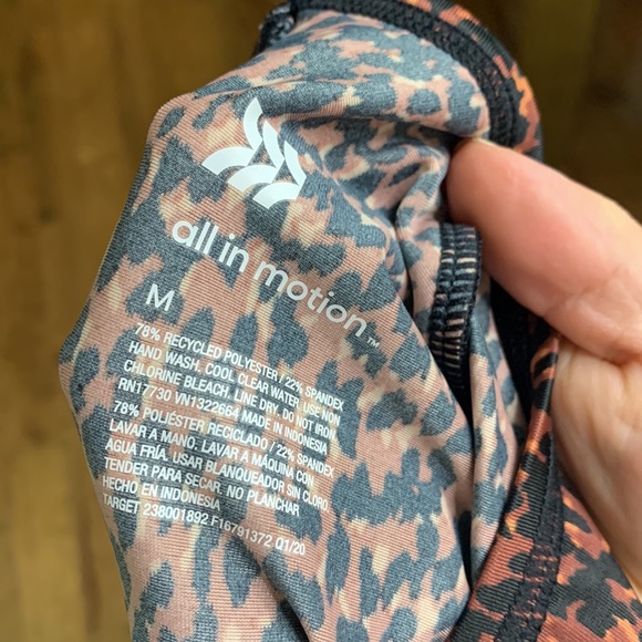 NWOT All in Motion M Leopard Rash-guard Swim Top - Picture 6 of 11